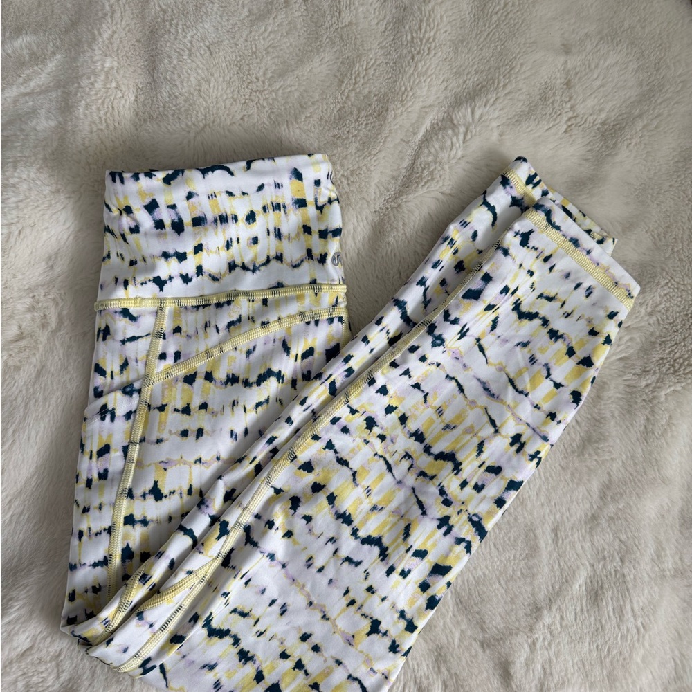 Size small. Patterned Leggings - White and Yellow/blue/purple